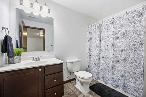 1135 Redbud Avenue Tiffin IA 52340