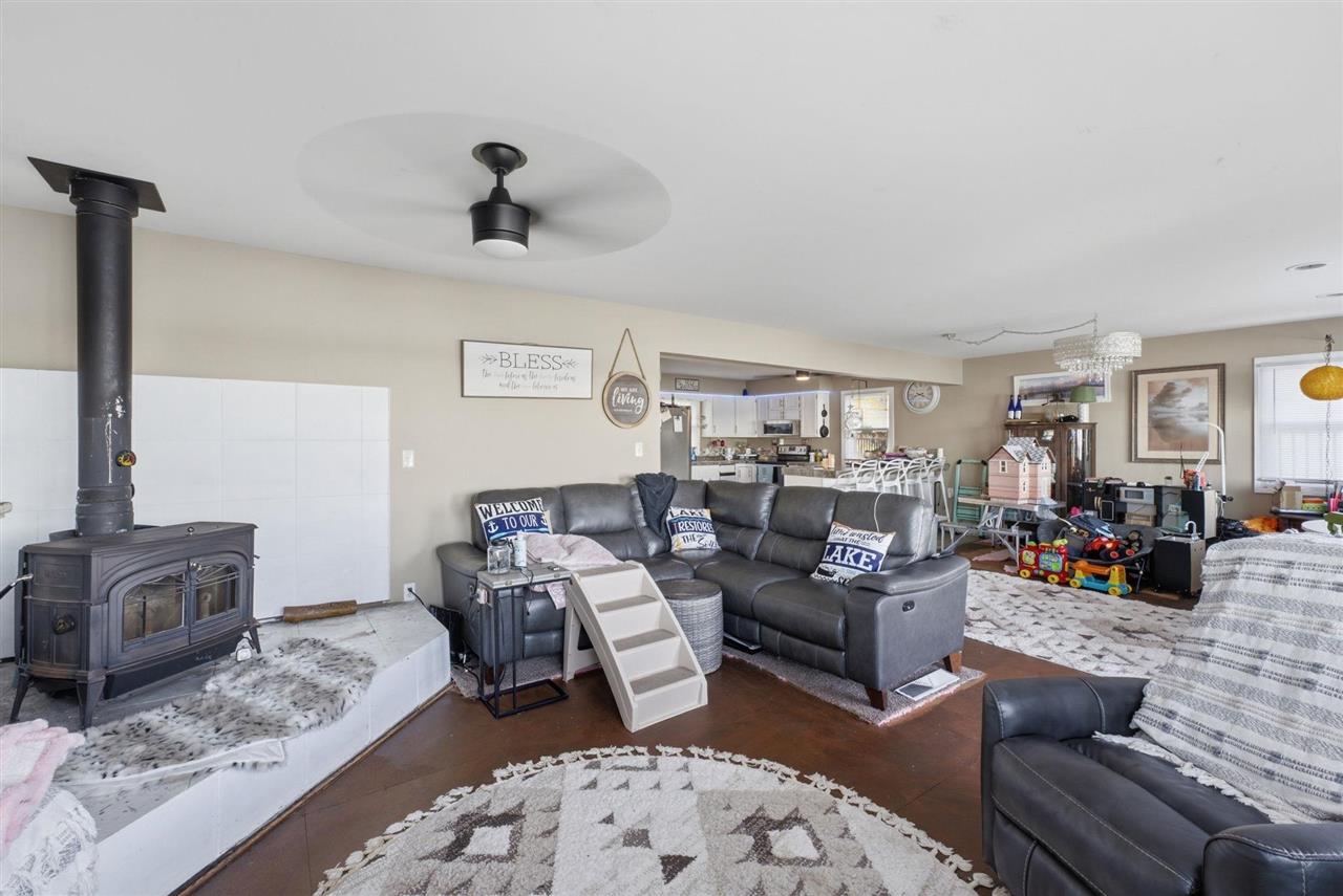 9868 F Avenue Wapello IA 52653