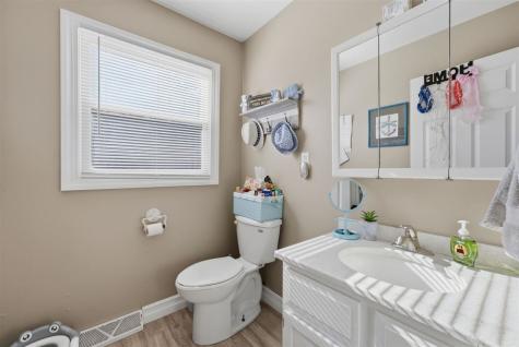 9868 F Avenue Wapello IA 52653