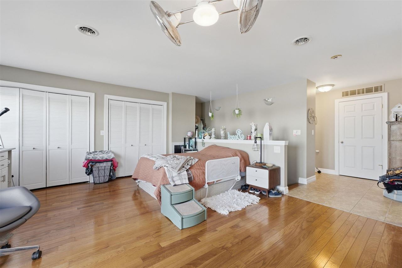 9868 F Avenue Wapello IA 52653