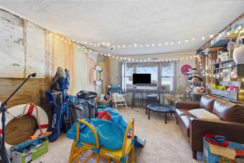 9868 F Avenue Wapello IA 52653