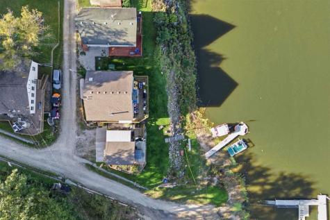 9868 F Avenue Wapello IA 52653