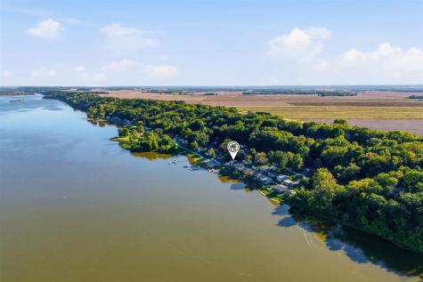 9868 F Avenue Wapello IA 52653