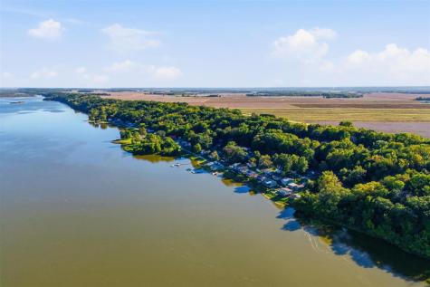 9868 F Avenue Wapello IA 52653