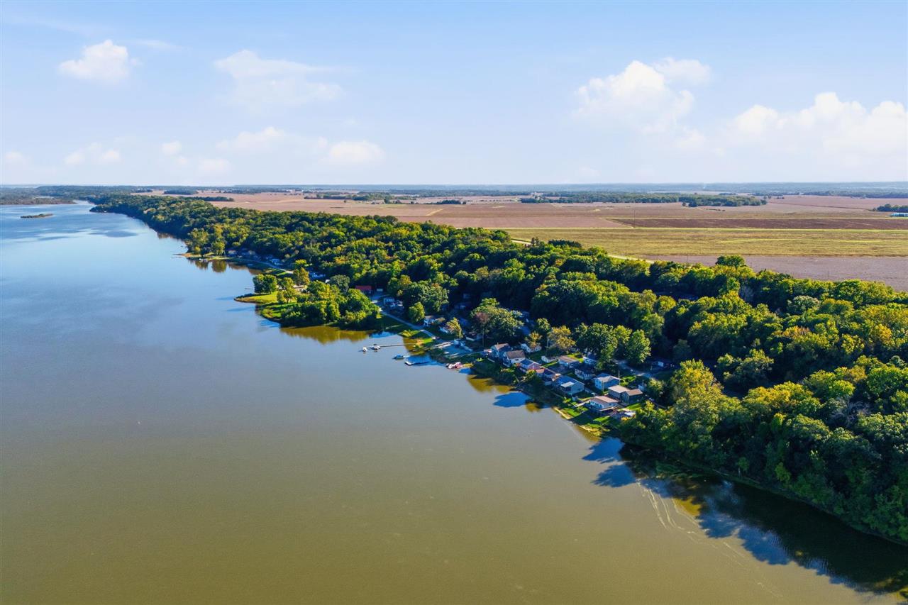 9868 F Avenue Wapello IA 52653