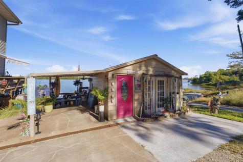 9868 F Avenue Wapello IA 52653