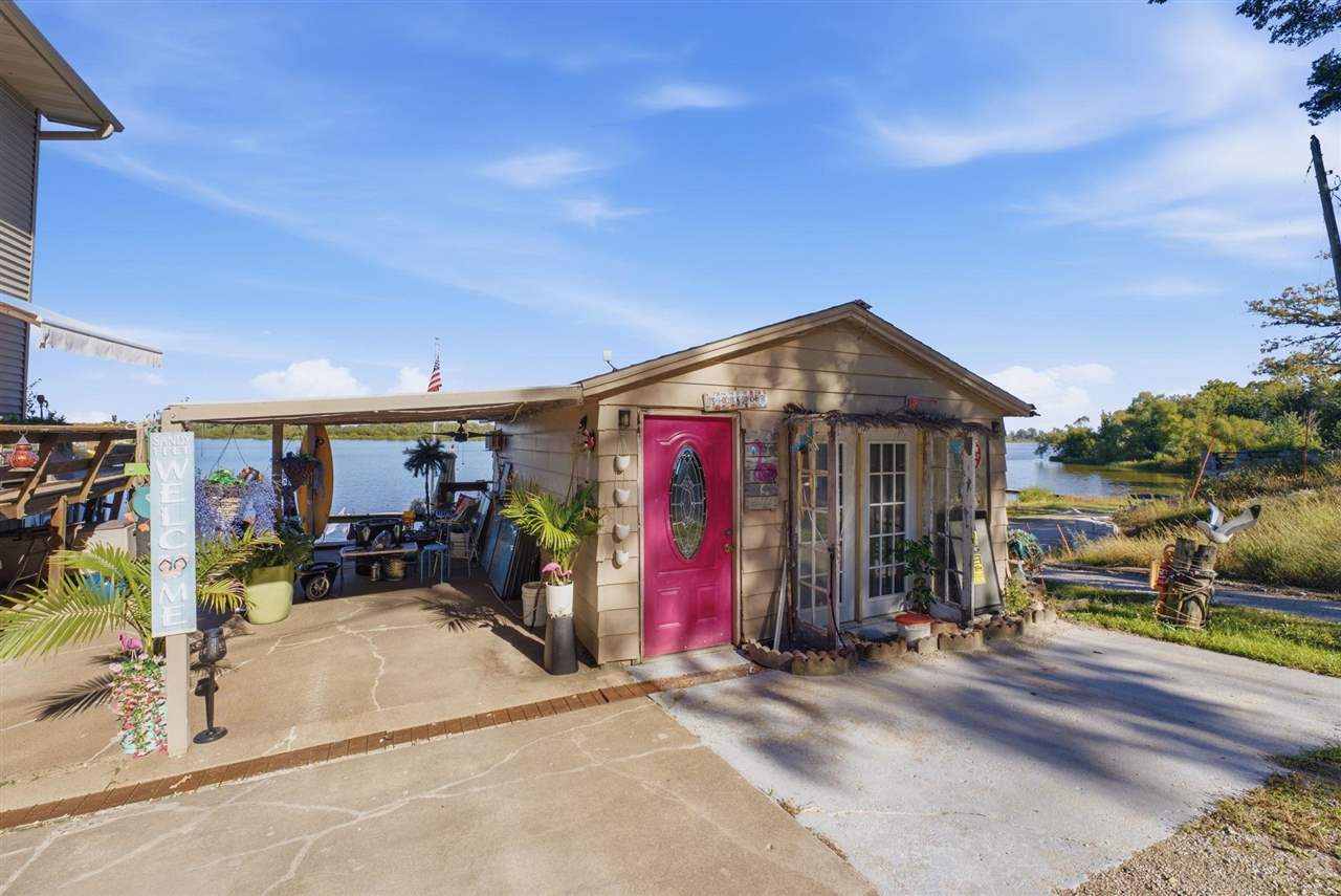 9868 F Avenue Wapello IA 52653