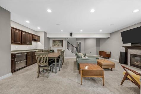 856 Sugar Loaf Circle Iowa City IA 52245