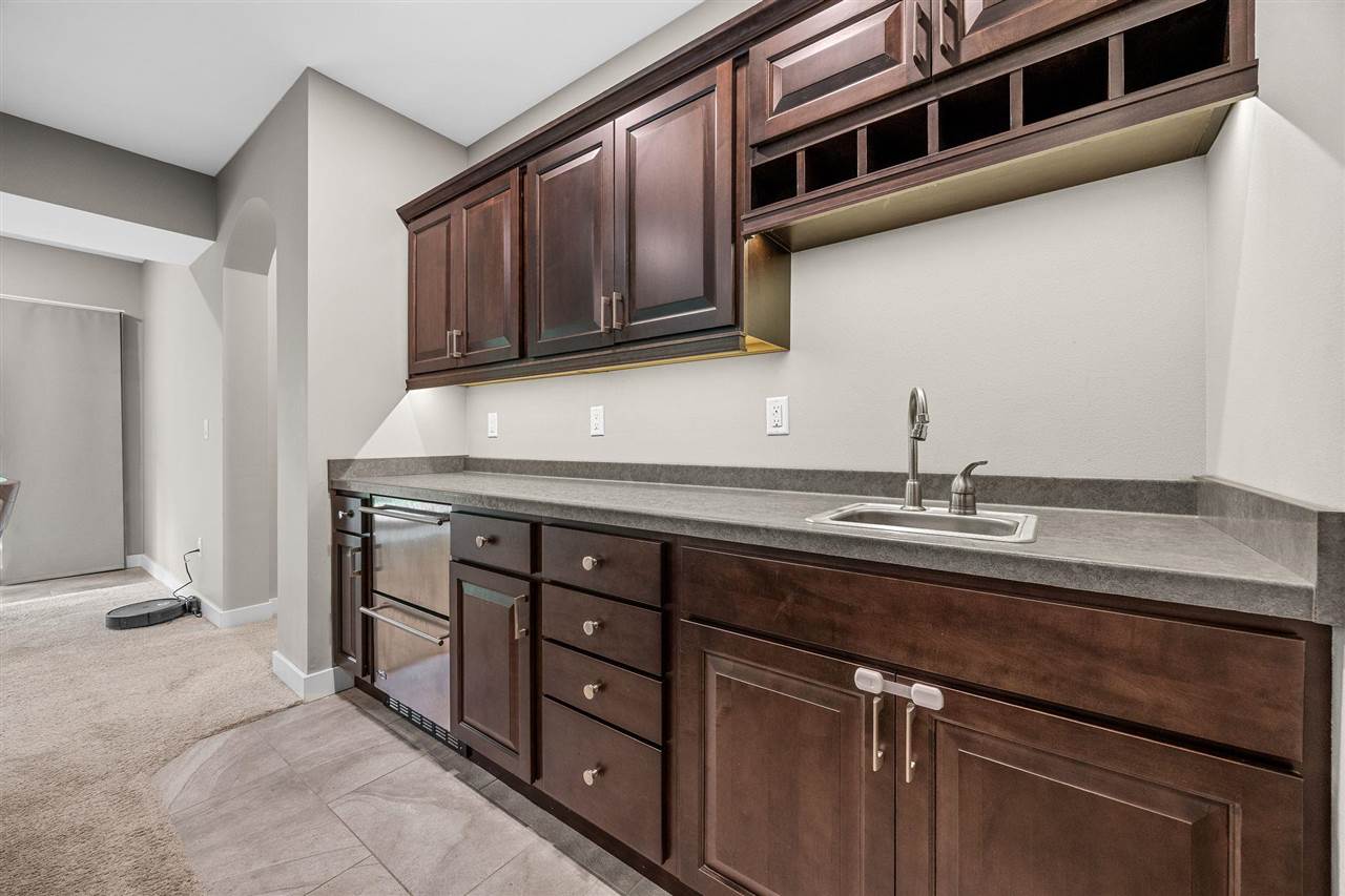 856 Sugar Loaf Circle Iowa City IA 52245