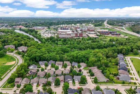 856 Sugar Loaf Circle Iowa City IA 52245