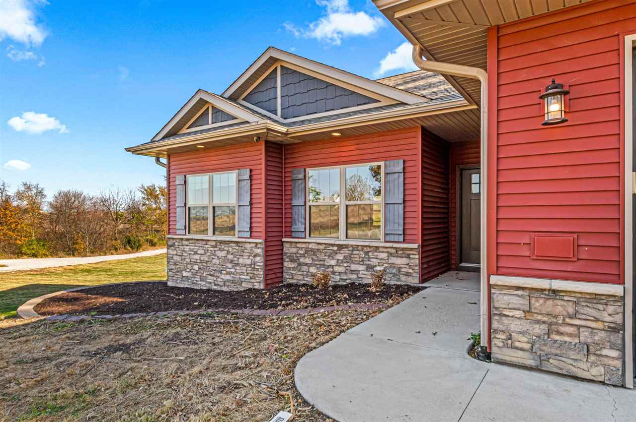 2357 Oak Ln Court SW Iowa City IA 52240