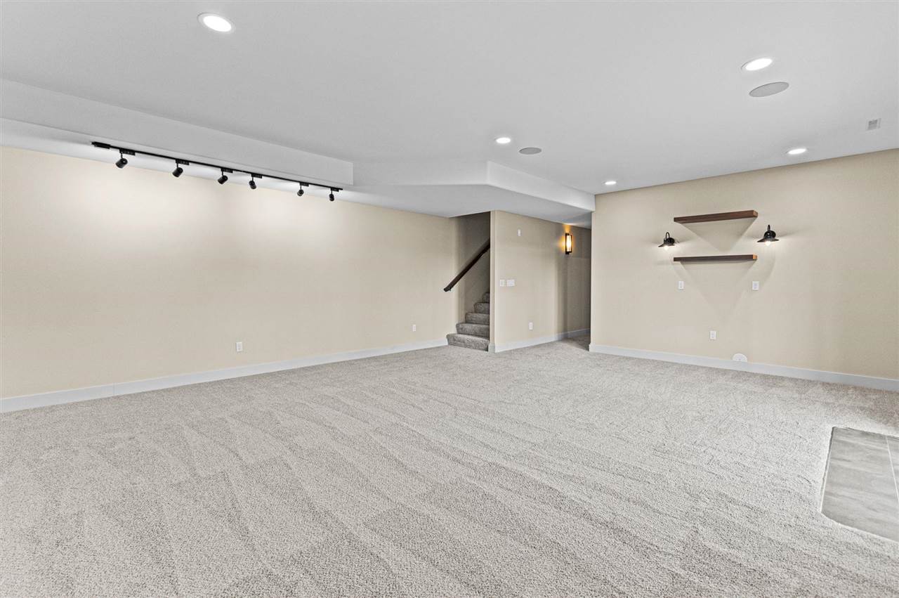 2357 Oak Ln Court SW Iowa City IA 52240