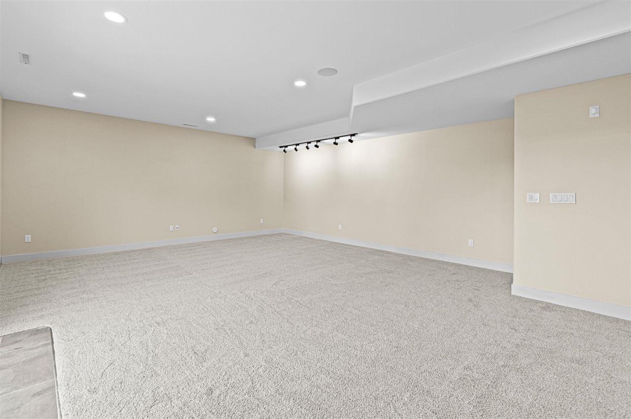 2357 Oak Ln Court SW Iowa City IA 52240
