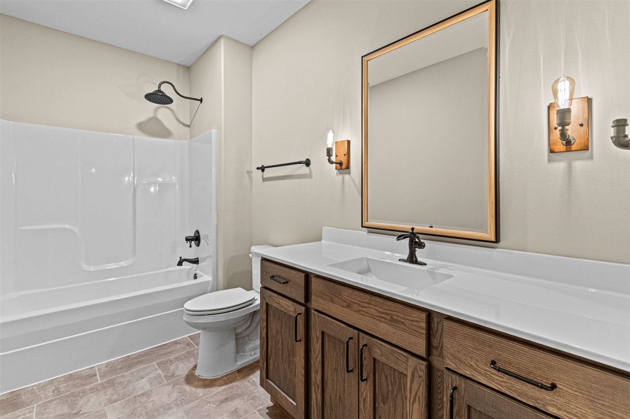 2357 Oak Ln Court SW Iowa City IA 52240