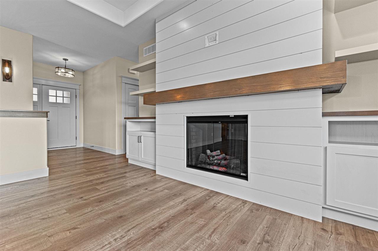 2357 Oak Ln Court SW Iowa City IA 52240