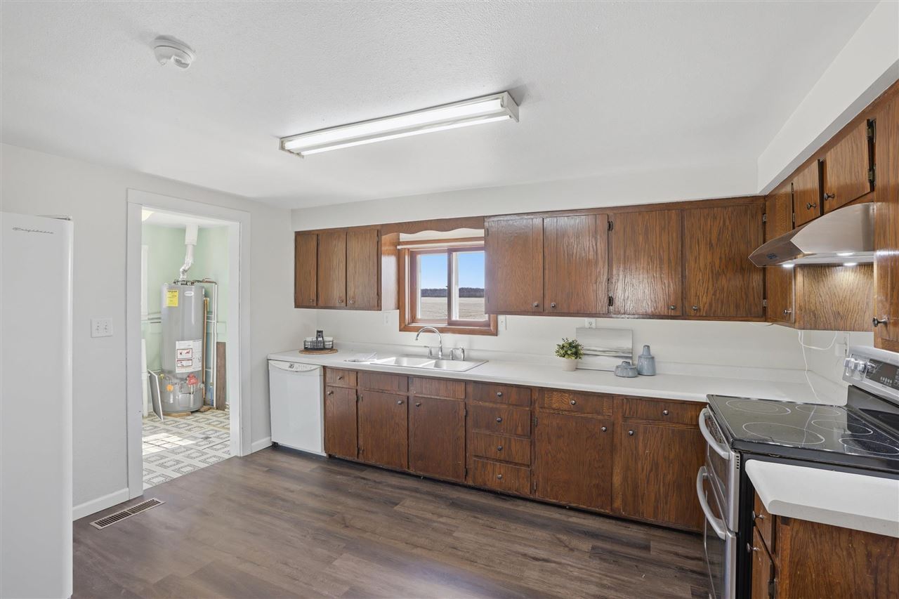 2789 Highway 22 Riverside IA 52327