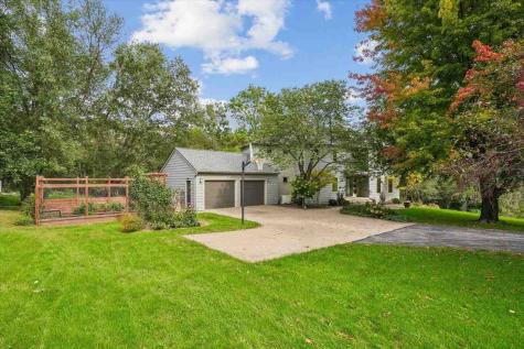 17 Briar Ridge Drive NE Iowa City IA 52240