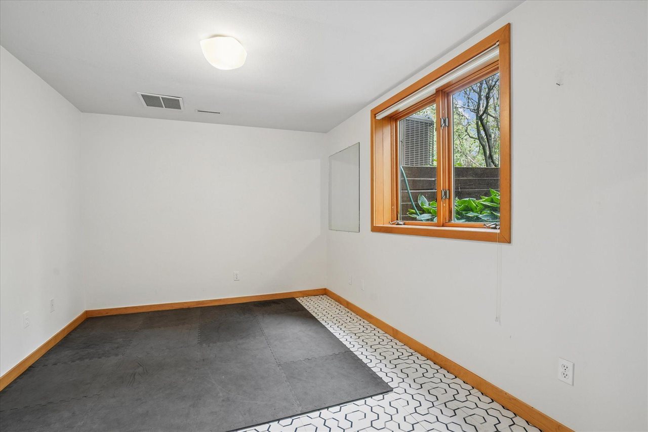 17 Briar Ridge Drive NE Iowa City IA 52240