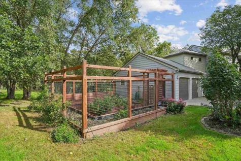 17 Briar Ridge Drive NE Iowa City IA 52240