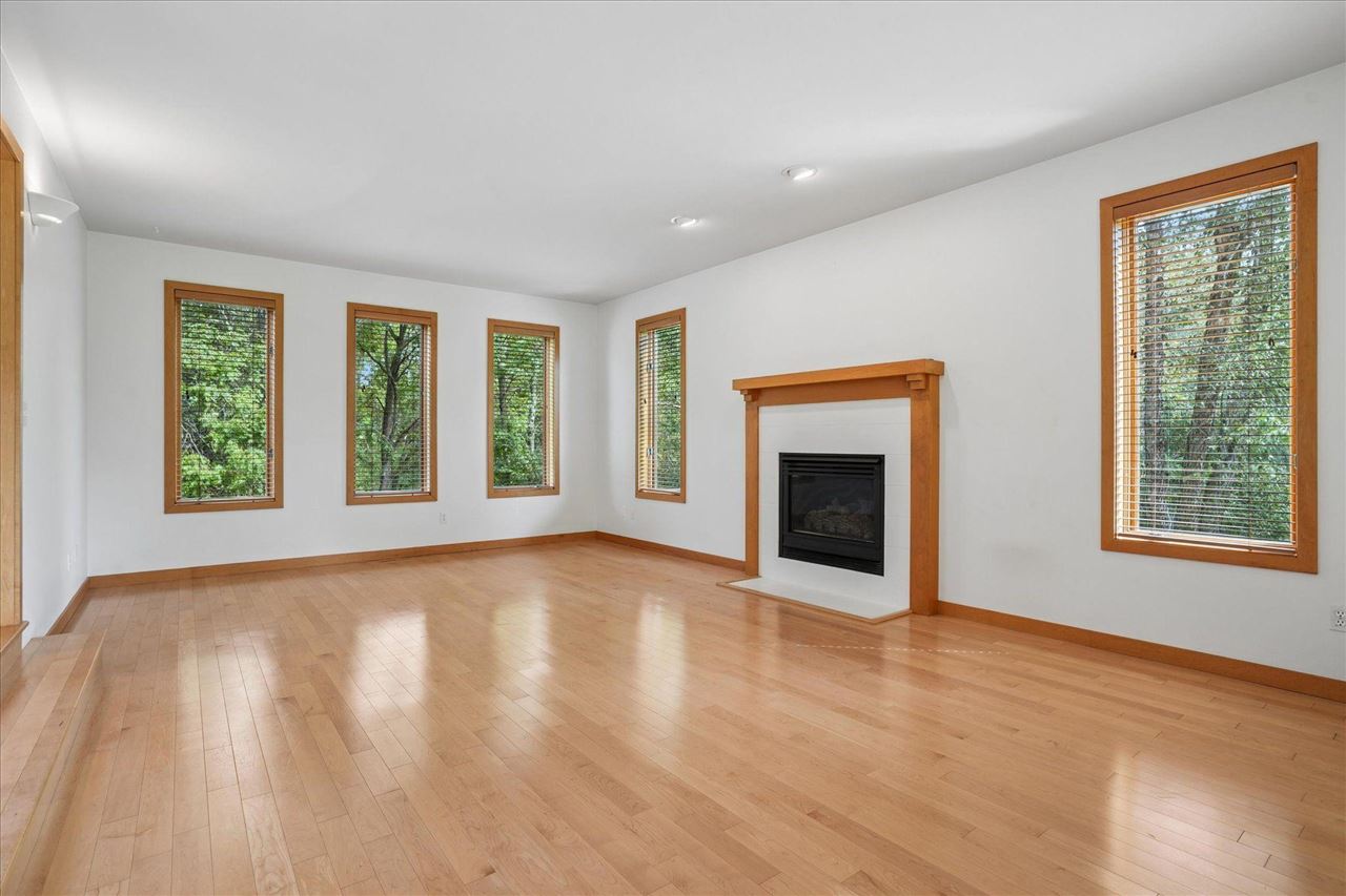 17 Briar Ridge Drive NE Iowa City IA 52240