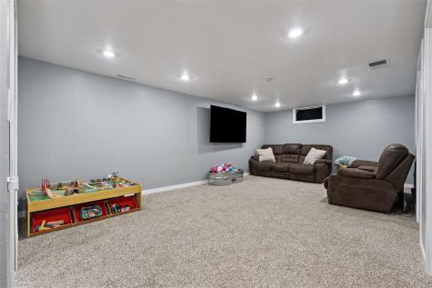 325 Division Street Swisher IA 52338