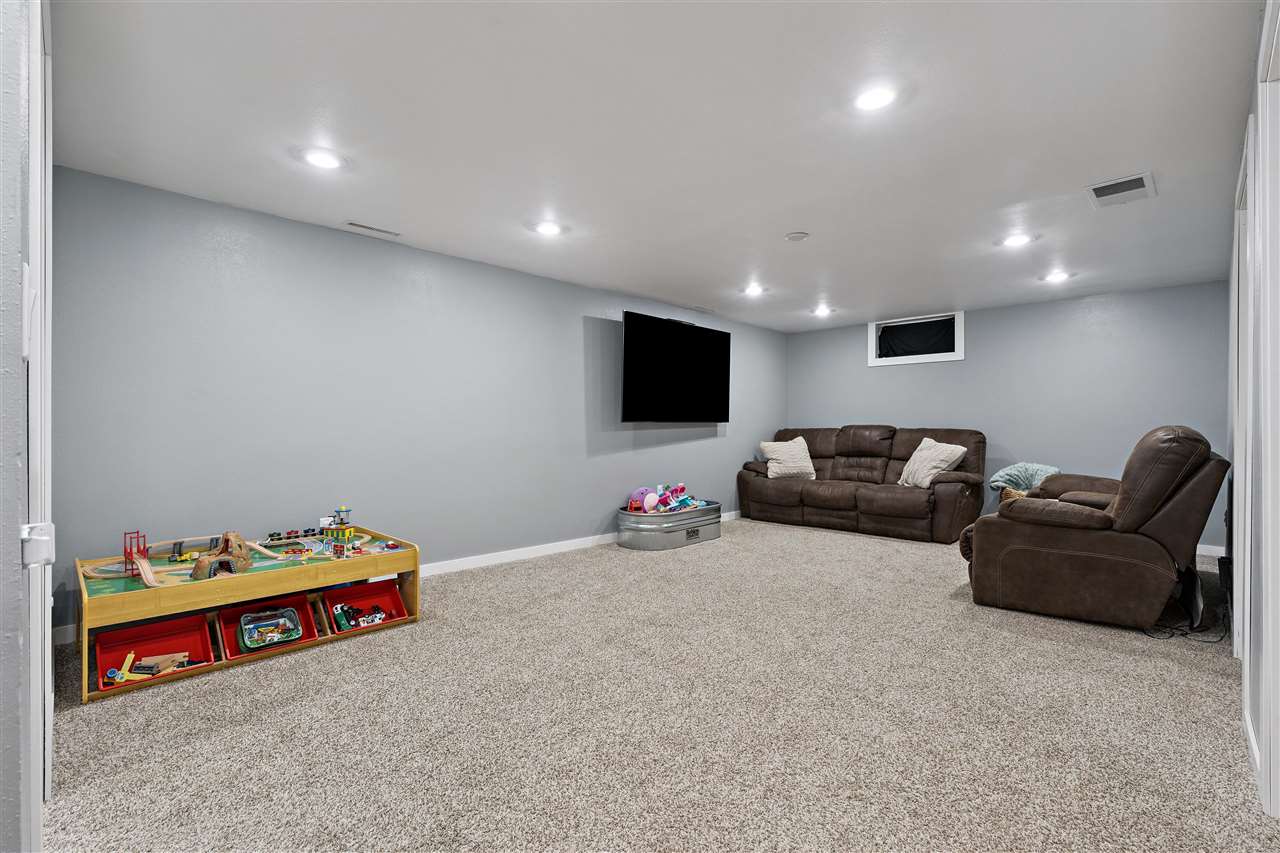 325 Division Street Swisher IA 52338