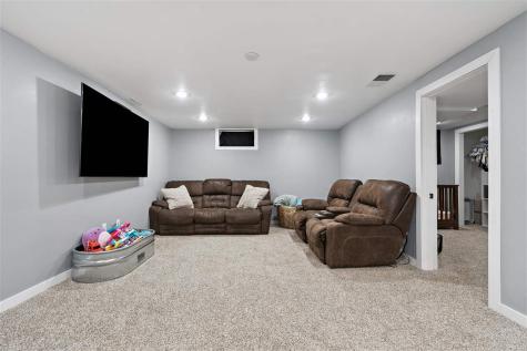 325 Division Street Swisher IA 52338