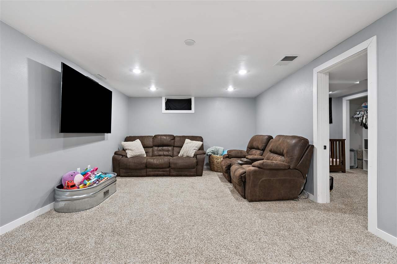 325 Division Street Swisher IA 52338