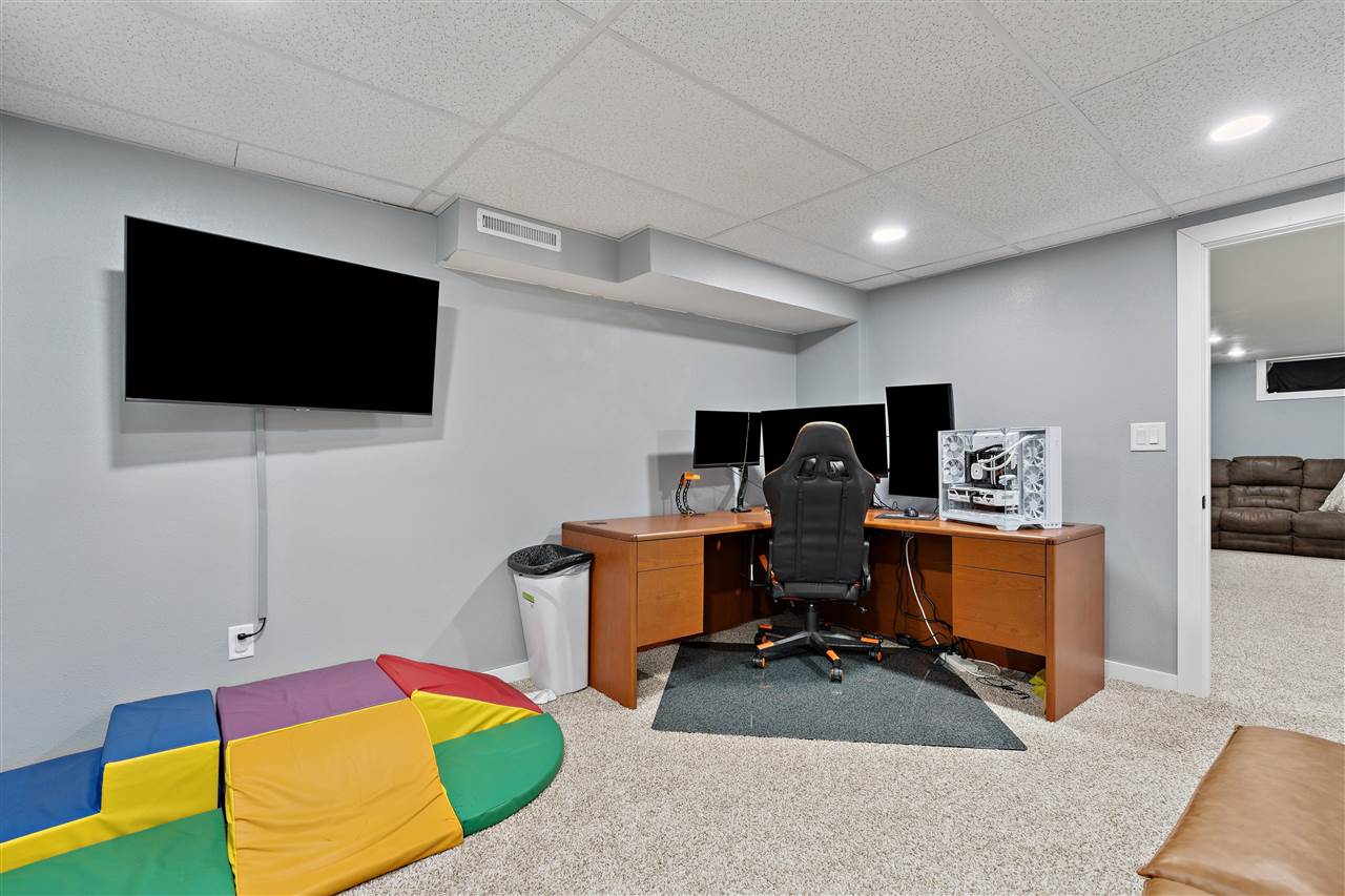 325 Division Street Swisher IA 52338