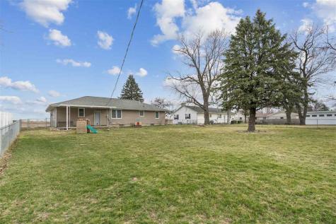 325 Division Street Swisher IA 52338