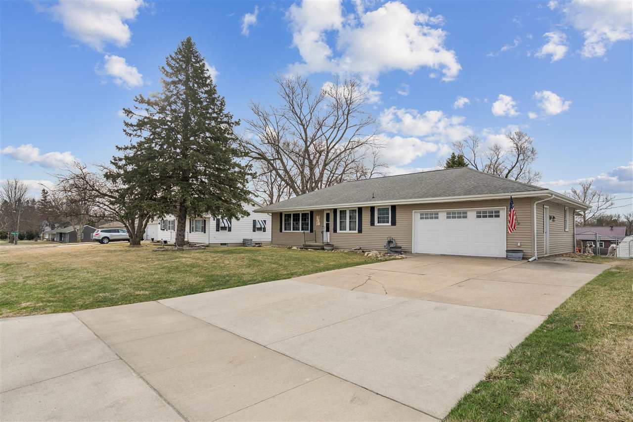 325 Division Street Swisher IA 52338