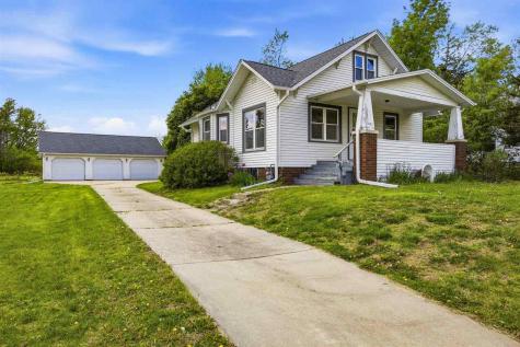 1621 Oakland Road NE Cedar Rapids IA 52402