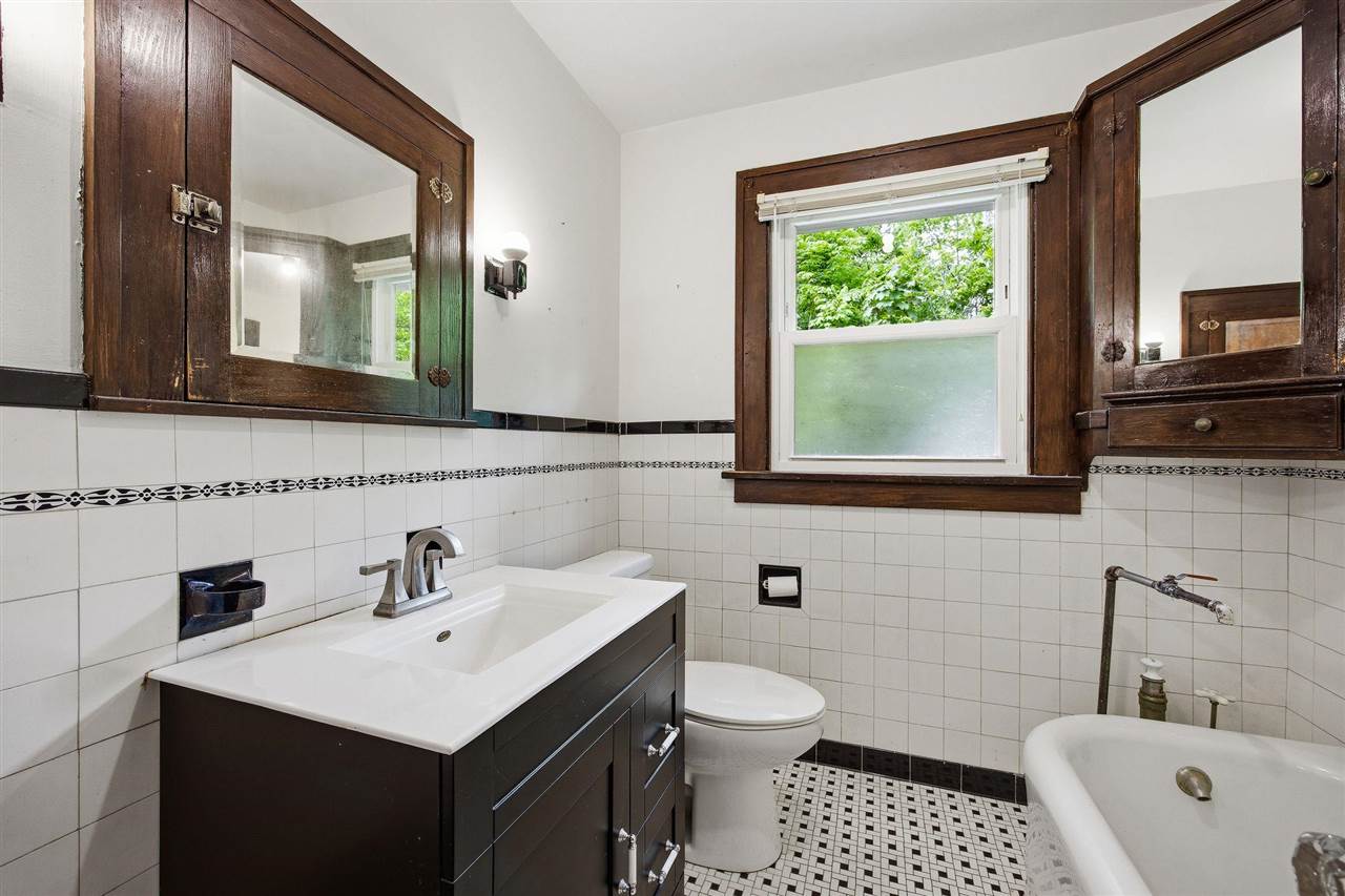1621 Oakland Road NE Cedar Rapids IA 52402