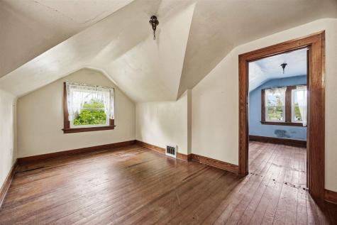 1621 Oakland Road NE Cedar Rapids IA 52402
