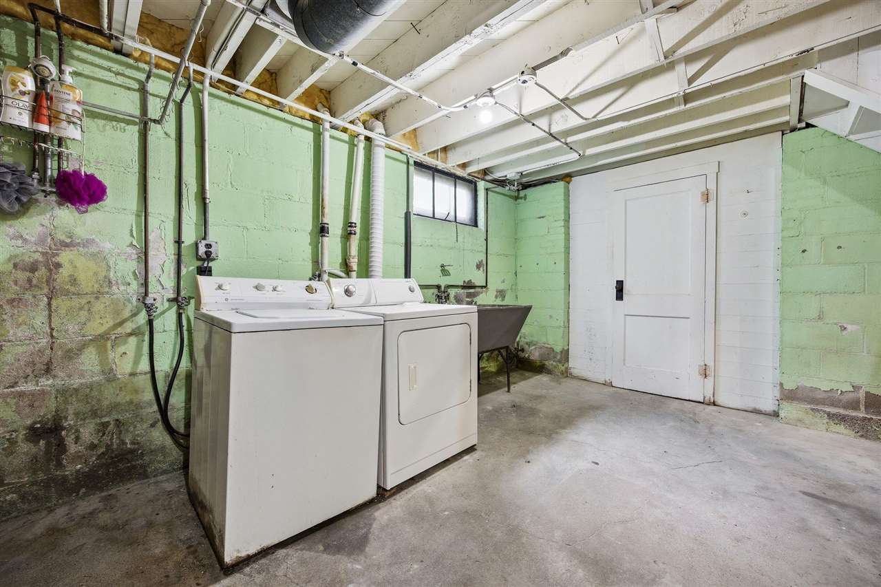 1621 Oakland Road NE Cedar Rapids IA 52402