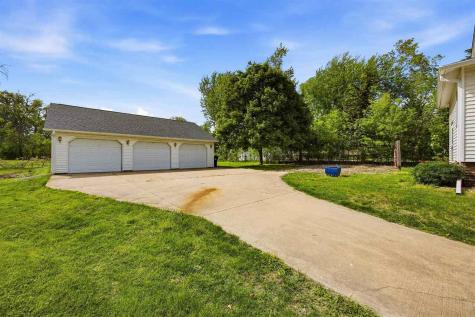 1621 Oakland Road NE Cedar Rapids IA 52402