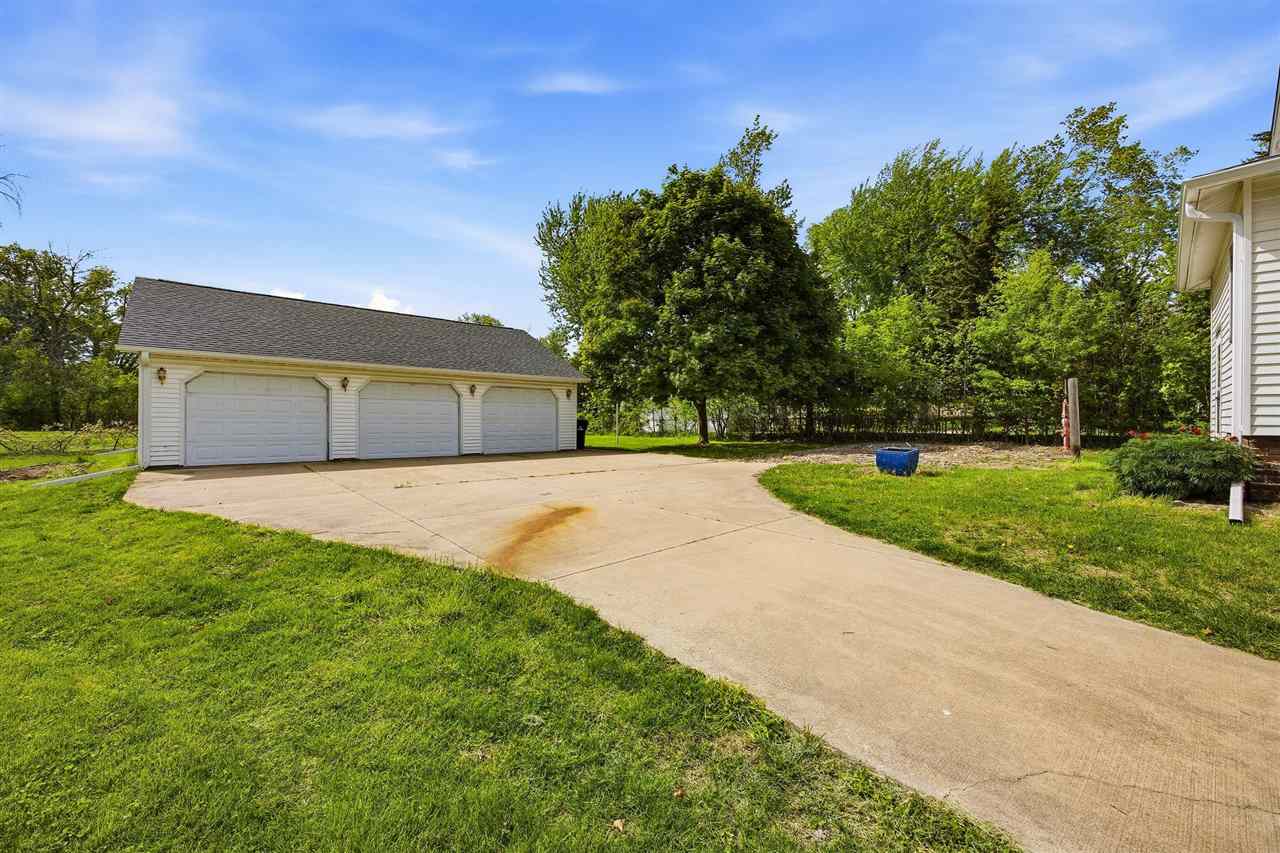 1621 Oakland Road NE Cedar Rapids IA 52402