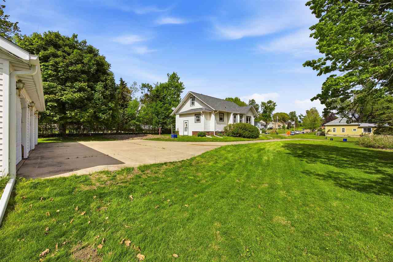 1621 Oakland Road NE Cedar Rapids IA 52402