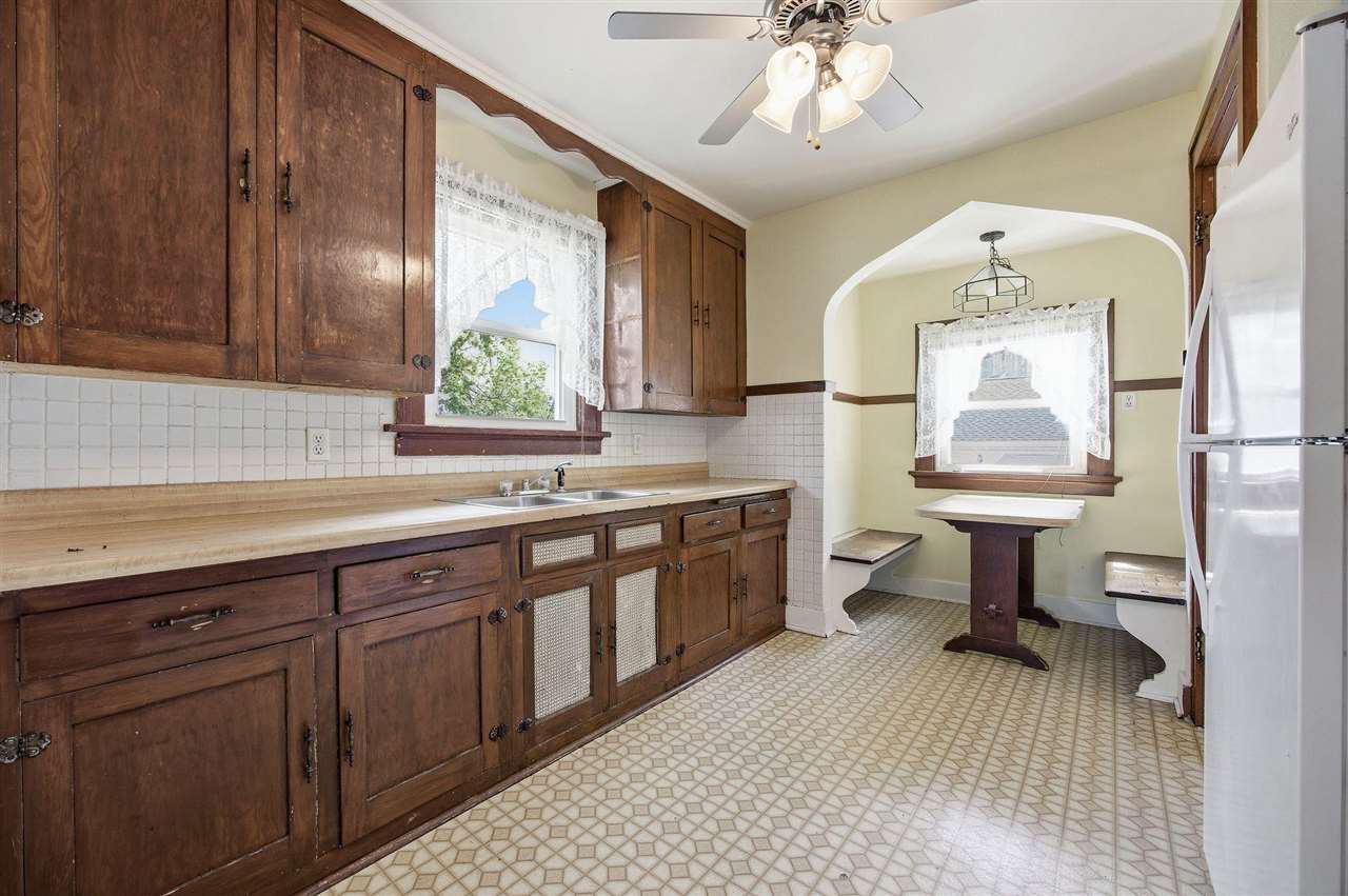 1621 Oakland Road NE Cedar Rapids IA 52402