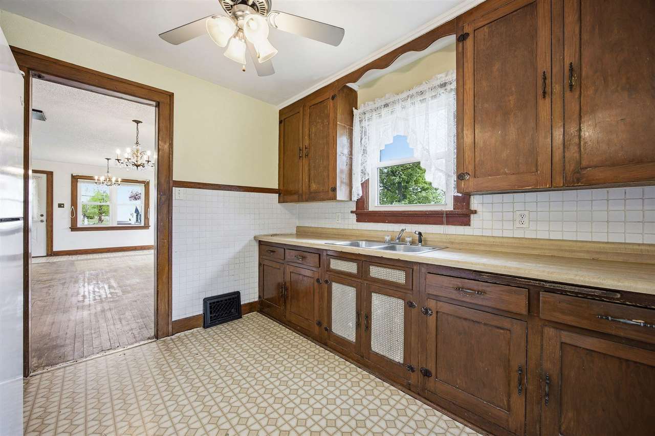 1621 Oakland Road NE Cedar Rapids IA 52402