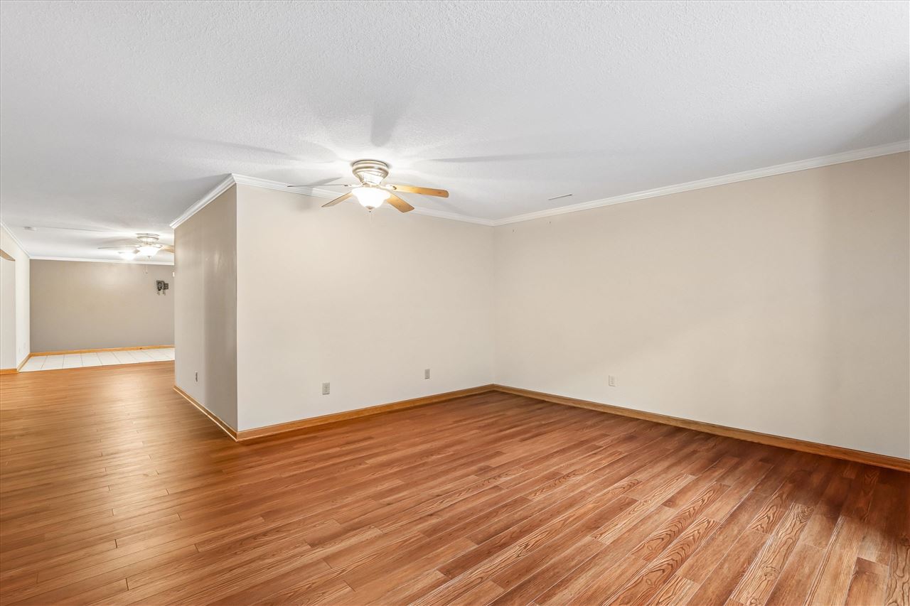 113 Bedford Road Williamsburg IA 52361