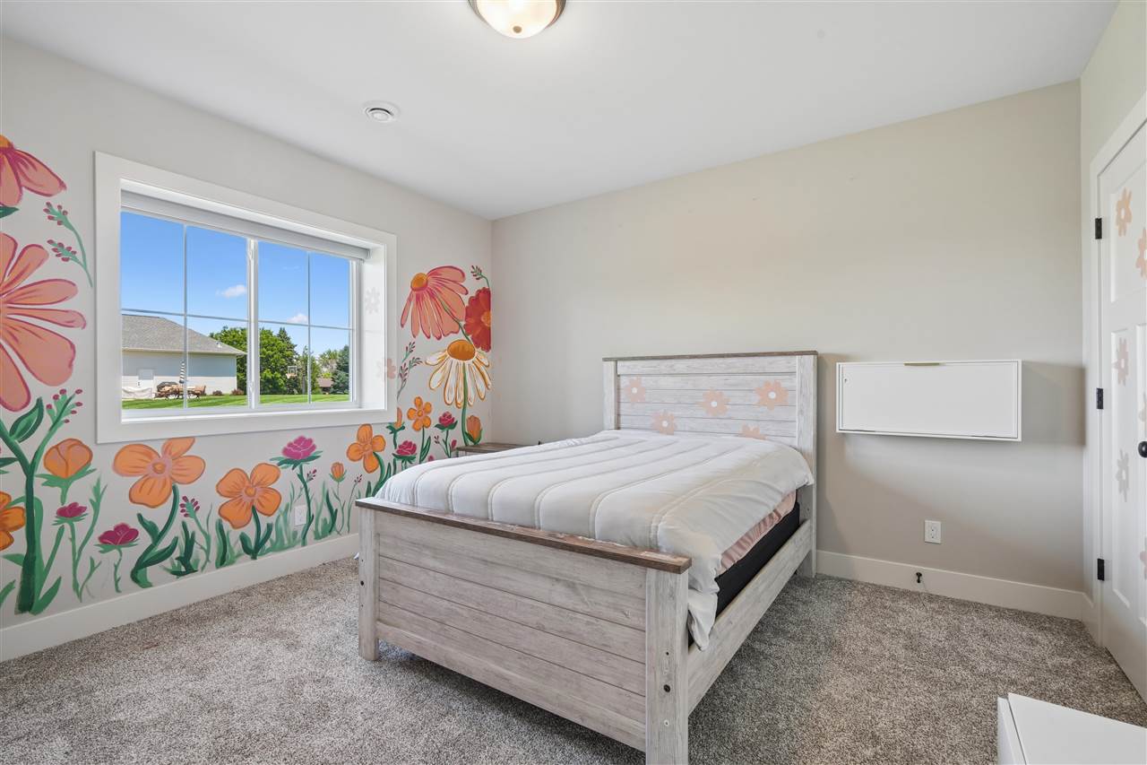 6118 NE Rapids Ridge Road Cedar Rapids IA 52411