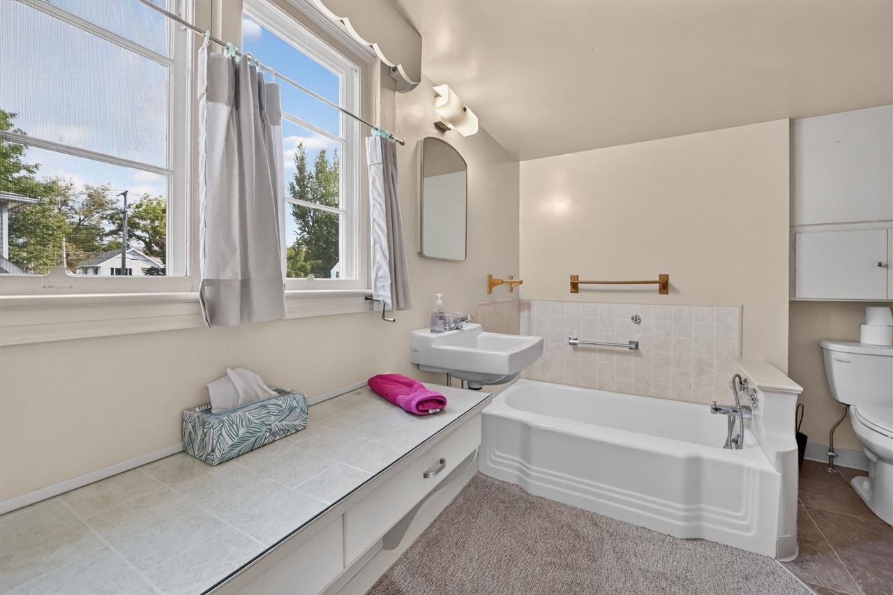 26 N Governor Street Iowa City IA 52245