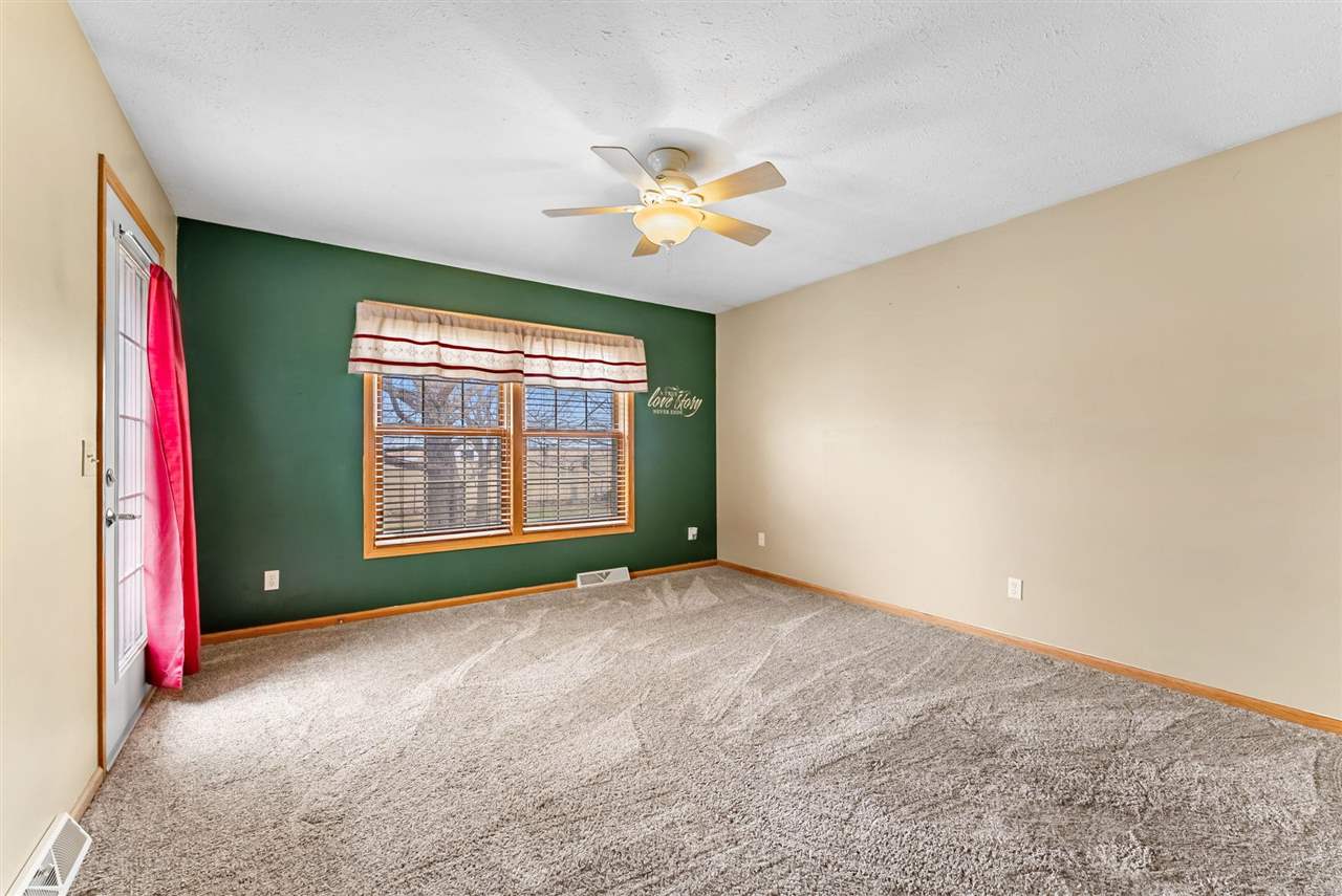 920 S 4th Street Wapello IA 52653