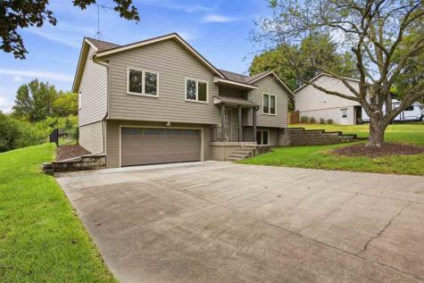 1760 Lynncrest Drive Coralville IA 52241
