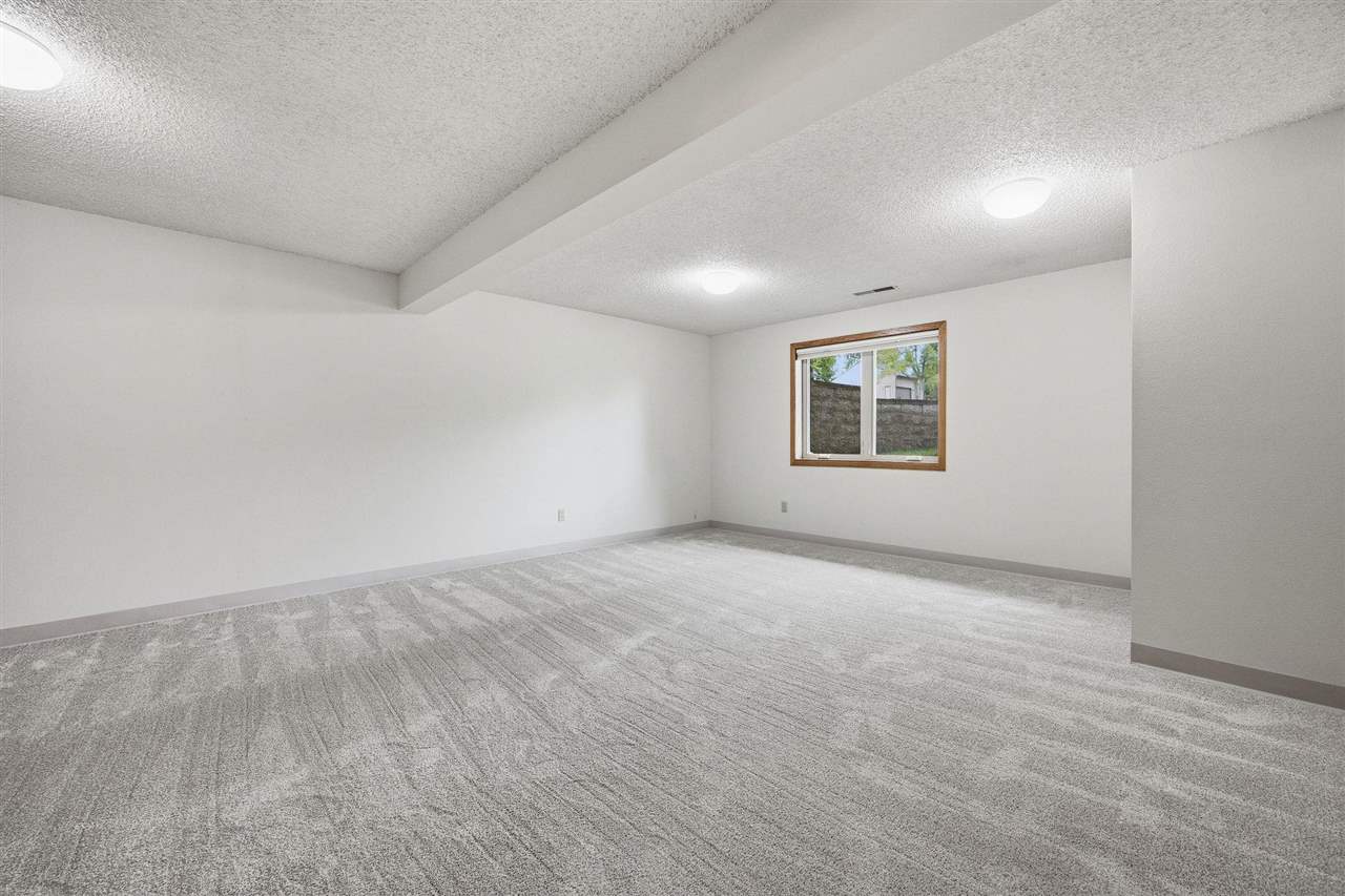 1760 Lynncrest Drive Coralville IA 52241