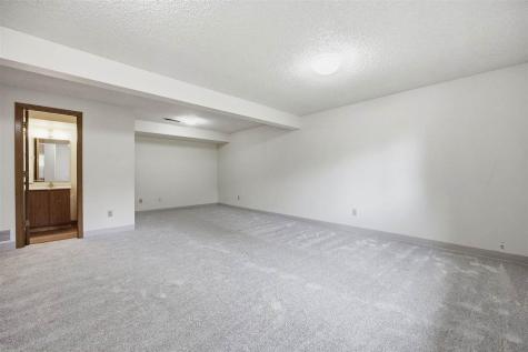 1760 Lynncrest Drive Coralville IA 52241