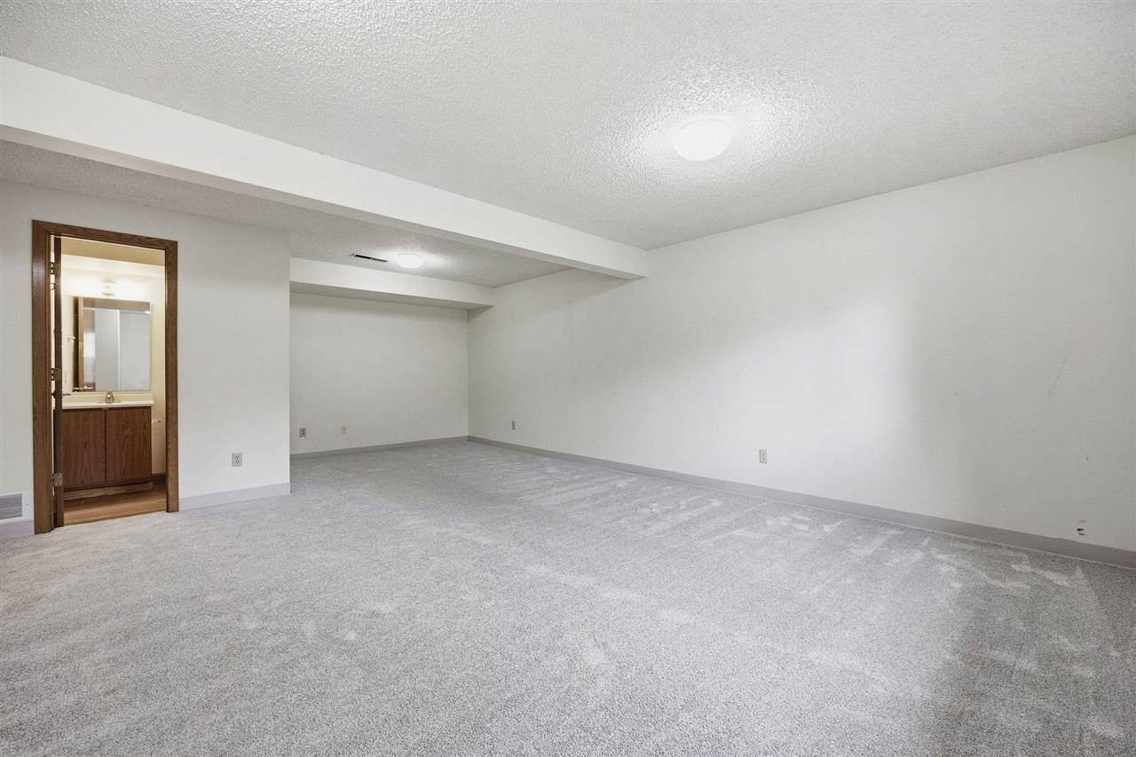 1760 Lynncrest Drive Coralville IA 52241