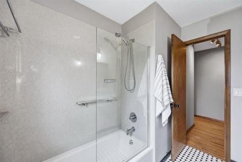 906 Talwrn Court Iowa City IA 52246