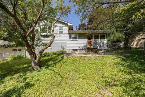906 Talwrn Court Iowa City IA 52246